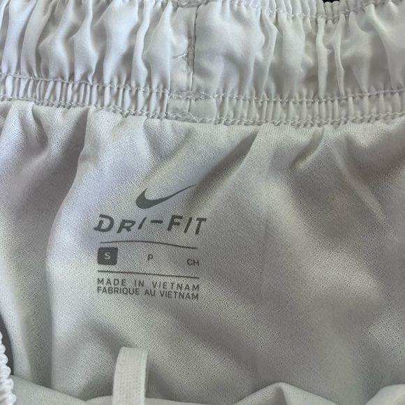 NIKE RUNNING SHORTS - Picture 2 of 2